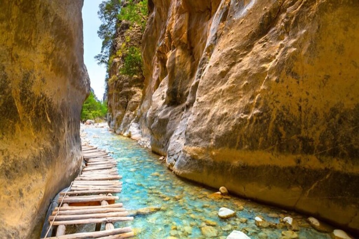 How to get from Chania Airport to Samaria Gorge? Taxi, Bus & Car Rental
